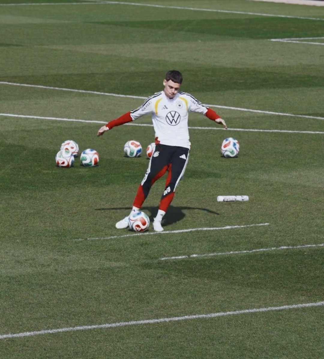 FlorianFlicks tweet media