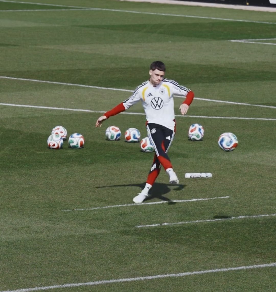 FlorianFlicks tweet media