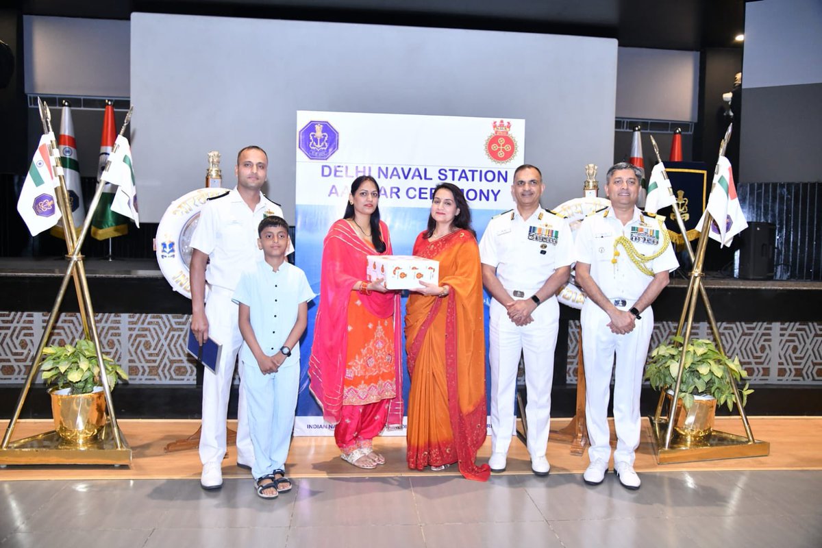 INS_India_IN's tweet photo. Gratitude Dinner ‘Aabhar Ceremony’ was conducted for retiring sailors from Delhi Area along with their spouses and family members at Chanakya Bagh on 24 Mar 26.
During the ceremony, the sailors were presented with Navy Crest and their spouses with mementos.

#indiannavy #joinindiannavy