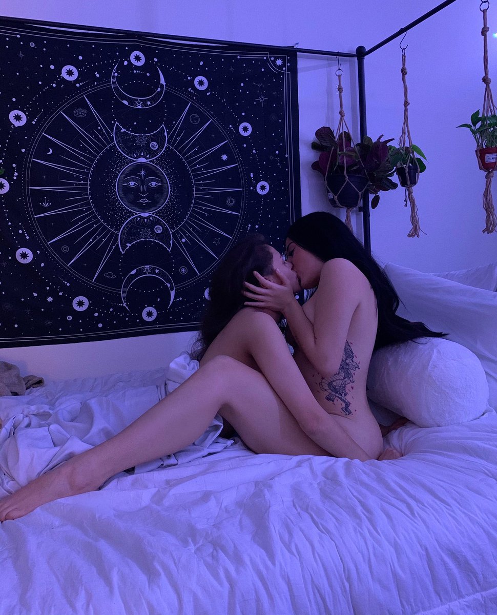 𝚜𝚊𝚙𝚙𝚑𝚘𝚌𝚘𝚞𝚙𝚕𝚎𝚜 tweet media