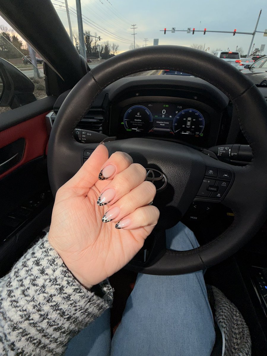 Charli ✨ tweet media