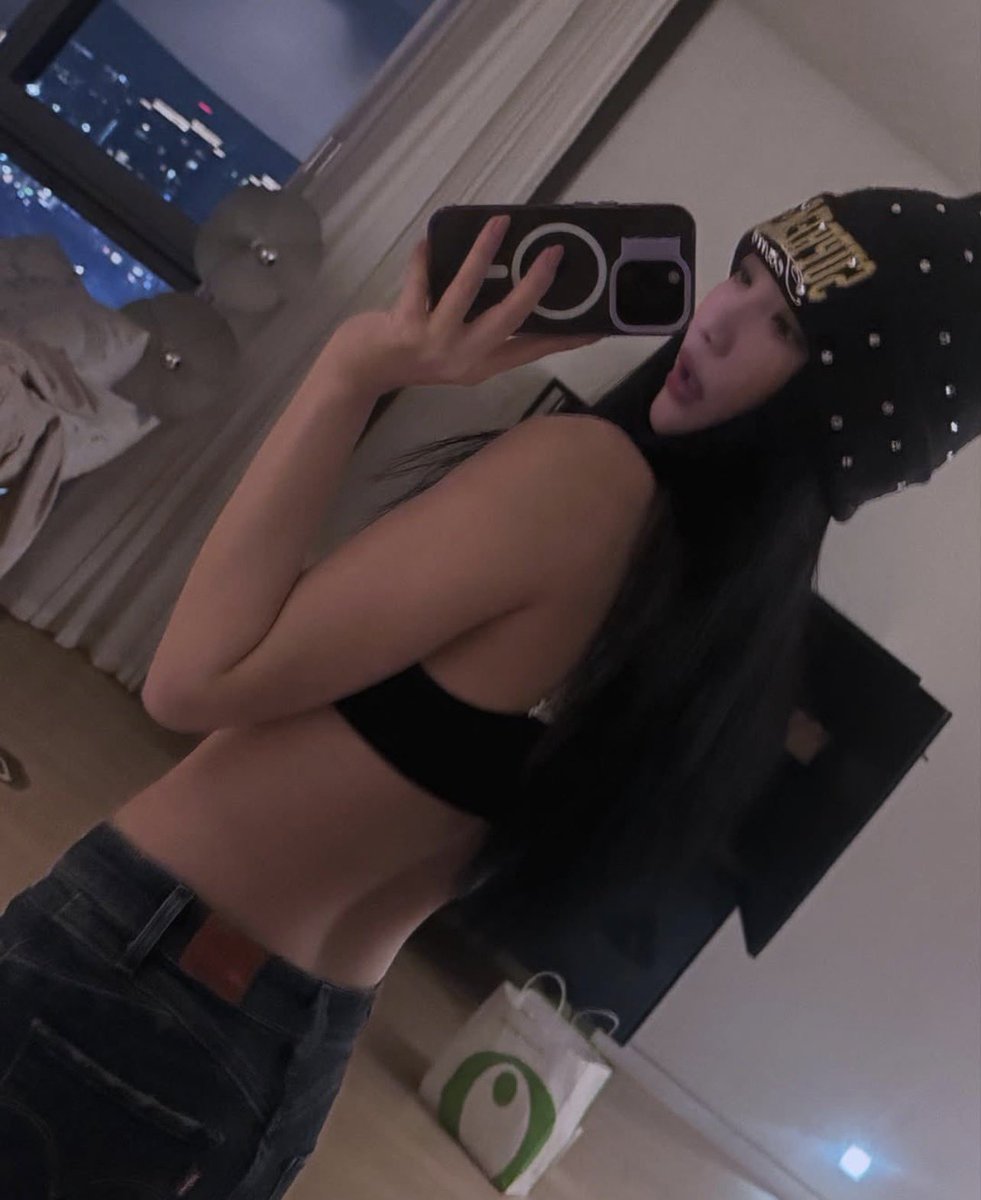 𝑒͟𝑚͟𝑖͟𝑙͟𝑦. tweet media