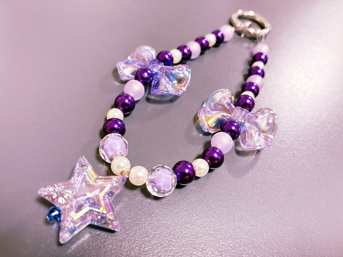 ポイズン☆sugar 蒼月さん(<a href="/Aotsuki003/">蒼月椿@次回9月27日</a>)
のところで購入したものです！
どの👜につけようかな！