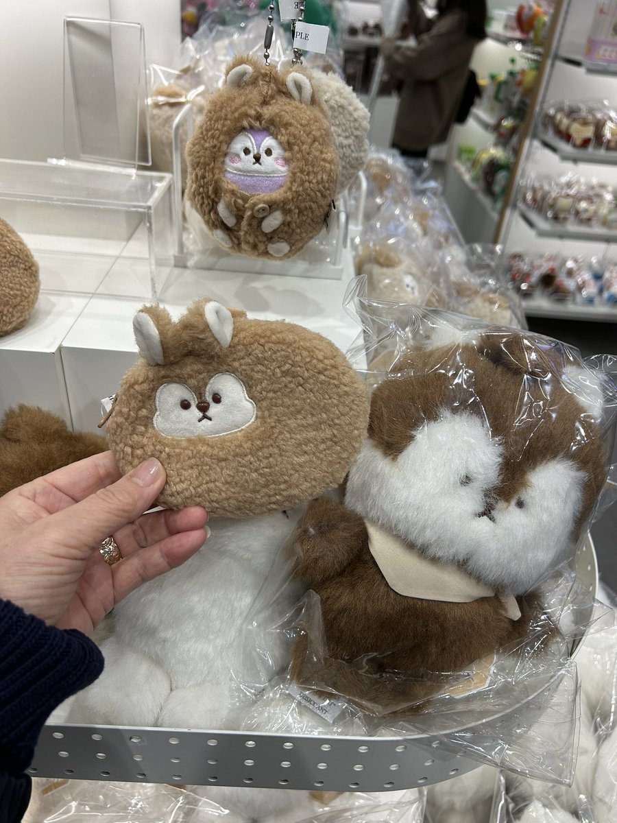 PEKAKE1219's tweet photo. ARIRANG 💜
色々見て来ました😊
皆素敵です✨
もちろん大好きホビも✨💕 https://t.co/pqDgkO5MIx