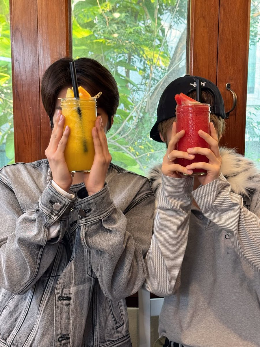 songha and hyunjun recreated this pic oh my god i'm literally crying right now #neverkillyourself