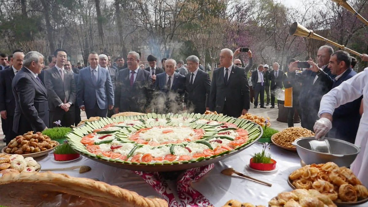 FAOinTajikistan's tweet image. Celebrating renewal, unity &amp;amp; tradition🌸

On March 21, Aghasi Harutyunyan joined partners at Tajik Agrarian University in Dushanbe to mark the vibrant spirit of #Navruz.

Let’s turn tradition into action—enhancing partnerships for a greener, more resilient future.

#GreenFuture