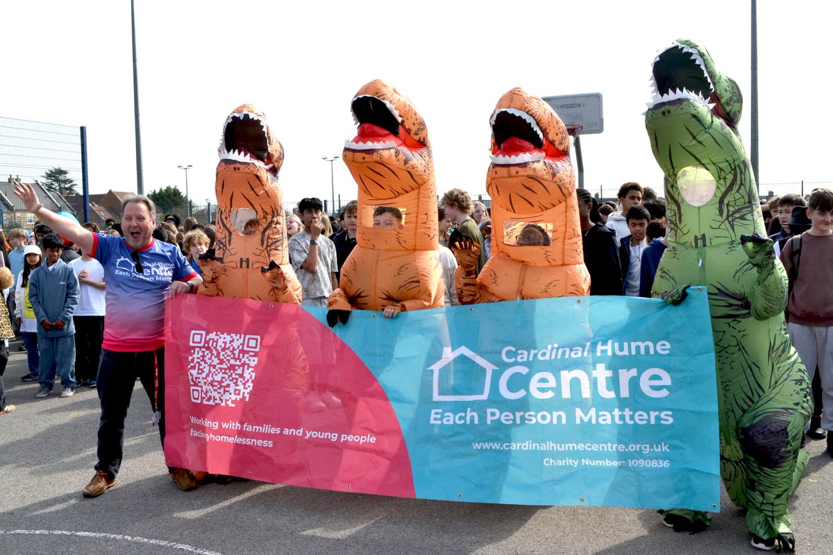 CHC_Stephen's tweet photo. Incredible buzz at @StPaulsSurrey last Friday for their huge Lenten Sponsored Walk around Kempton Park, raising funds for @CardinalHumeCHC charity. HUGE thanks to the 1400 students, including Cruella DV and Dalmatians, Trump, Sumos, Cowboys...and the Dinosaurs! https://t.co/ext8BmwwVa