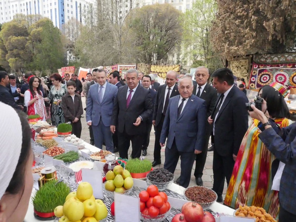 FAOinTajikistan's tweet image. Celebrating renewal, unity &amp;amp; tradition🌸

On March 21, Aghasi Harutyunyan joined partners at Tajik Agrarian University in Dushanbe to mark the vibrant spirit of #Navruz.

Let’s turn tradition into action—enhancing partnerships for a greener, more resilient future.

#GreenFuture