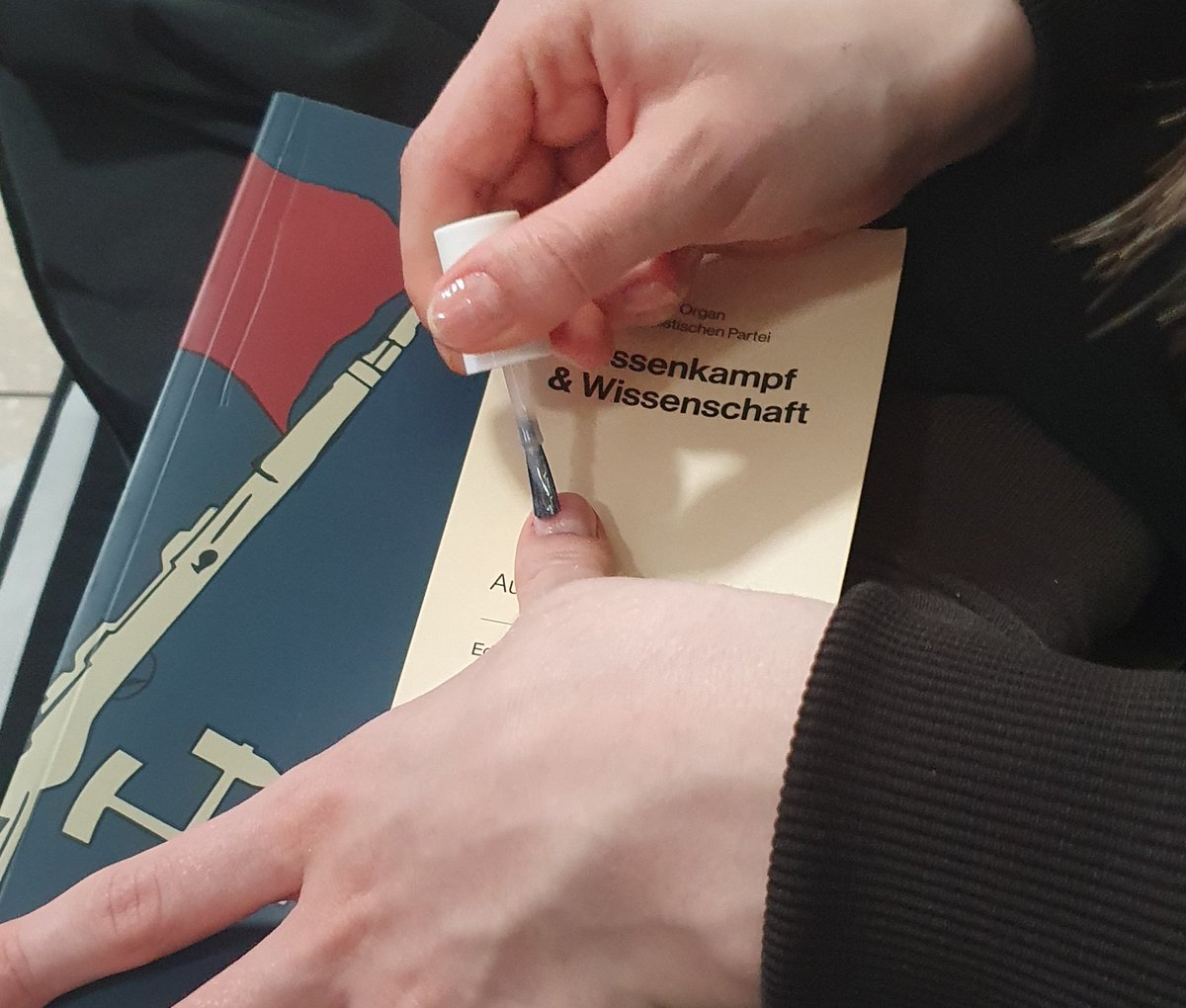 blochser tweet media