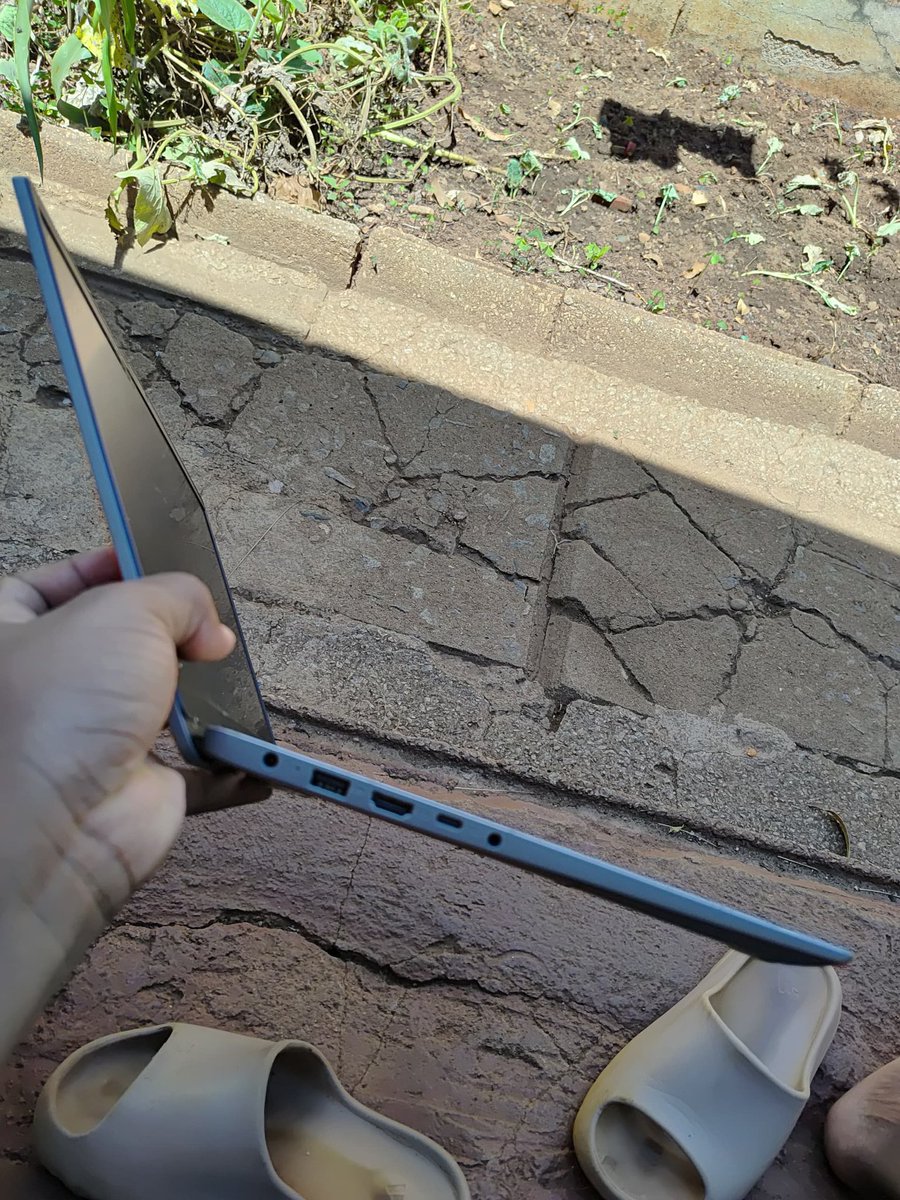wayne_titos's tweet photo. 💻 I am selling my Lenovo IdeaPad 1i 15" — $120 | Intel inside, ultra-slim, HD cam + privacy shutter, Rapid Charge. Light scratches on lid, works perfectly. Ports: USB-A, HDMI, USB-C.

DM if interested! 👇
📞+263774968771
#LaptopForSale #Lenovo #TechDeals https://t.co/mskXKsoJA9