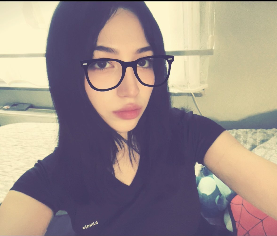 aley🇹🇷 LALISA DAY💛 tweet media