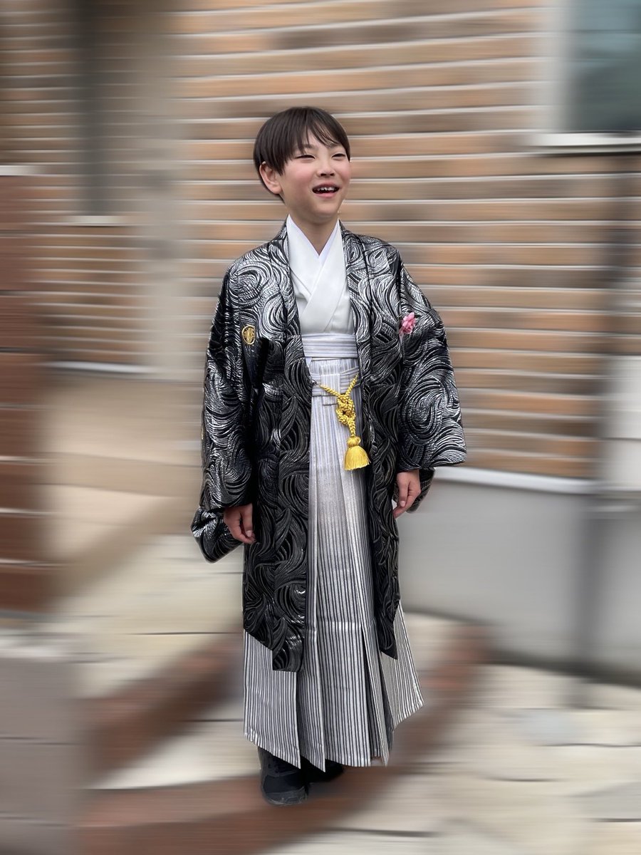 j_619828's tweet photo. 先日、小学校卒業しました🎓㊗️
卒業式でコンタクトデビュー🌸 https://t.co/KL3ESPt1gA