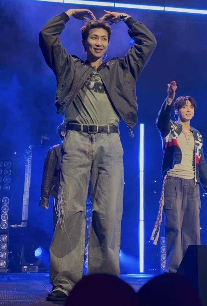 sam 𓆃 tweet media