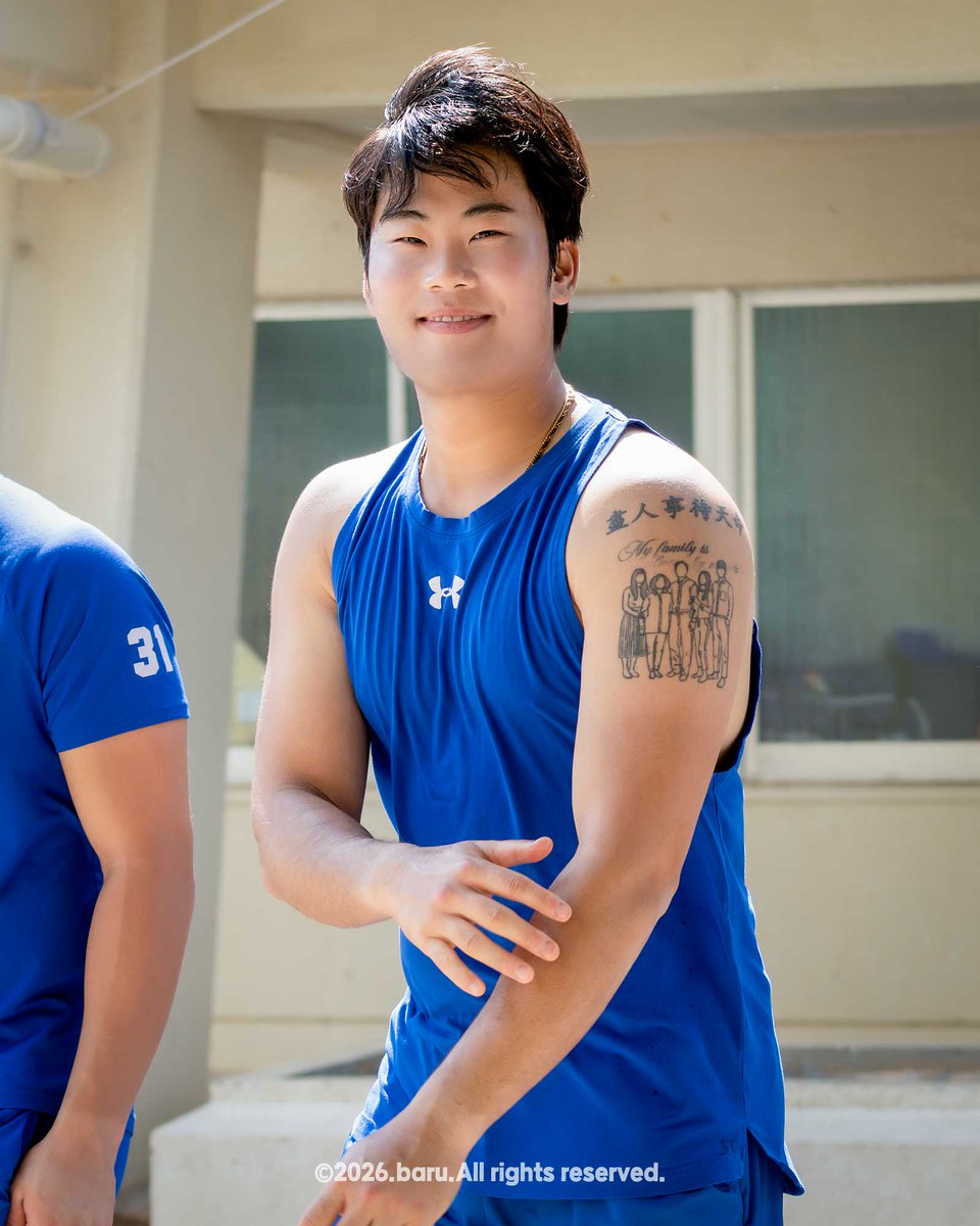 바루🕯️ tweet media