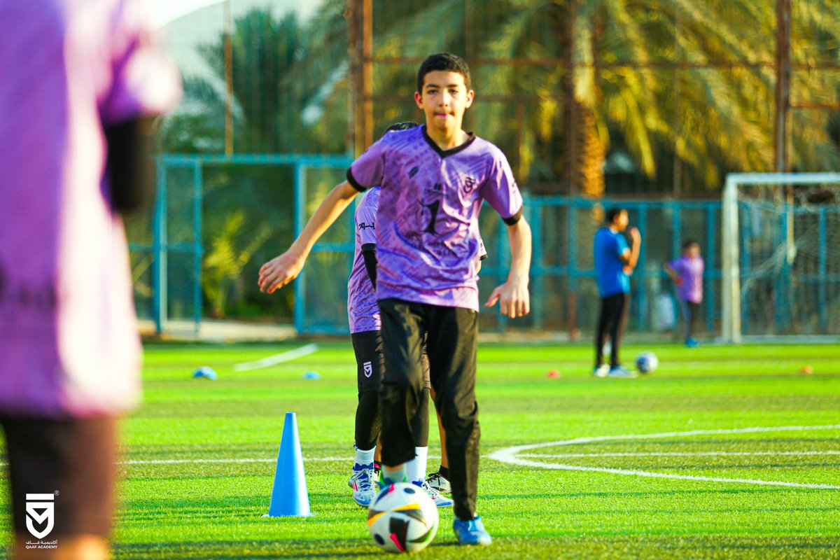 Qaaf_AC's tweet photo. "السيطرة على الكرة تبدأ من السيطرة على العقل. 🧠⚽ #أكاديمية_قاف #القصيم" https://t.co/eVuhWRmiCy