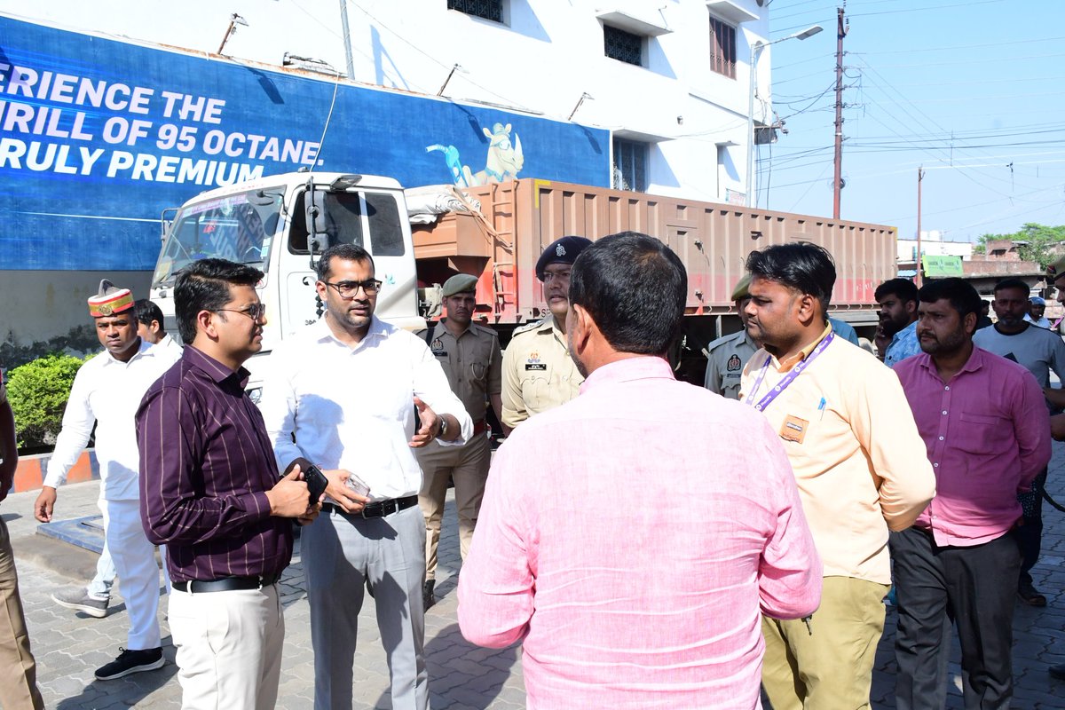 DM Siddharthnagar tweet media