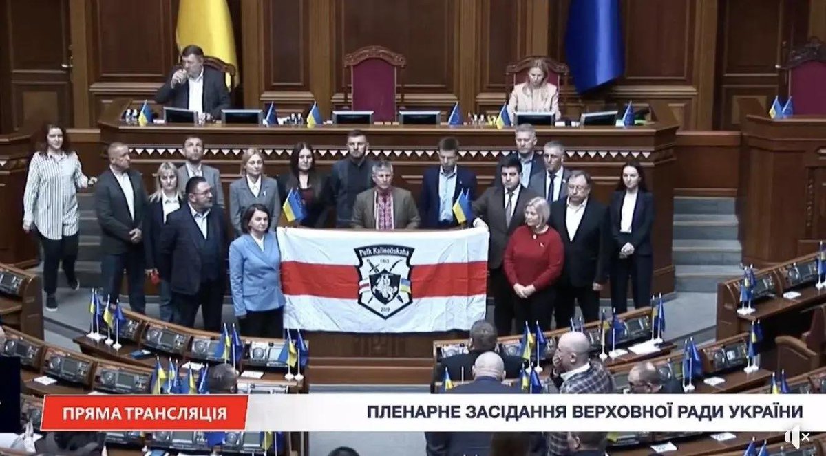 Bulba_Men's tweet photo. Украіна сёння таксама віншуе Беларусь і беларускі народ са святам. https://t.co/3TWVGOw5d3