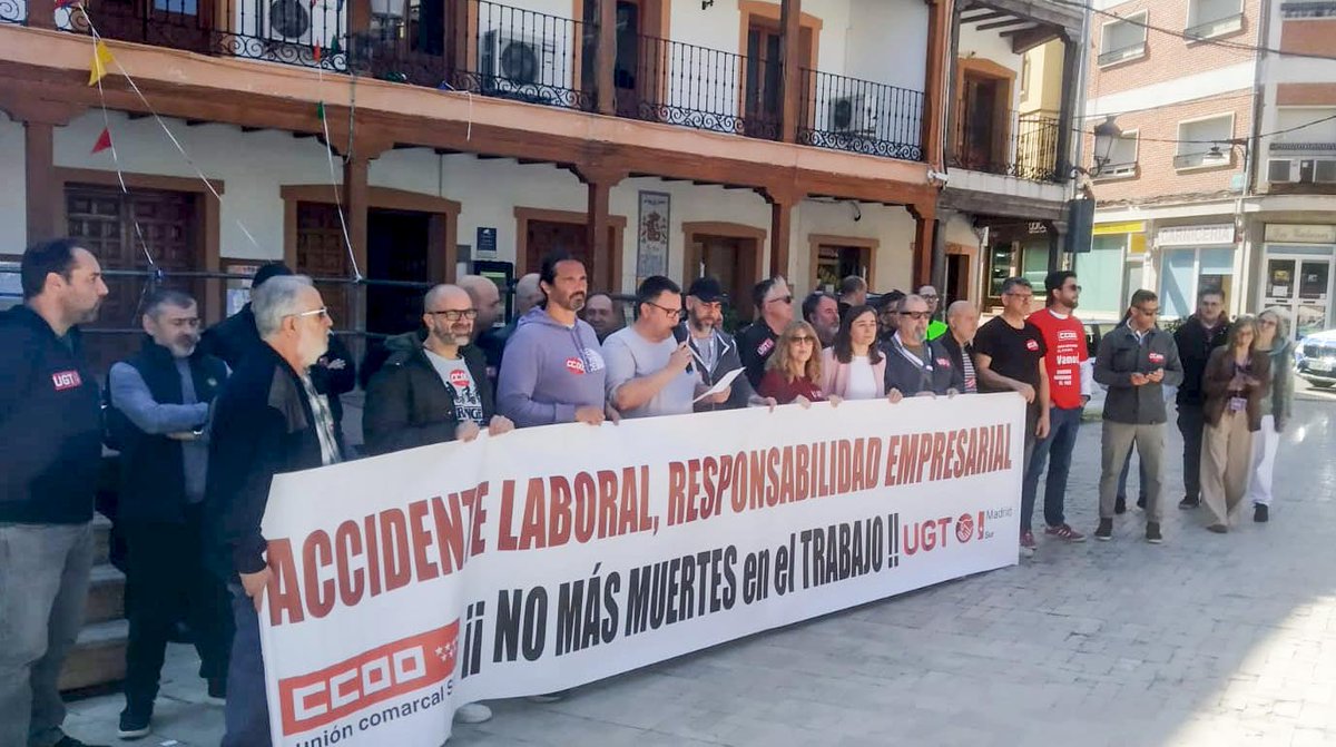 ⚫️ Concentración ante el Ayuntamiento de Ciempozuelos en repulsa por el accidente laboral mortal en la localidad, en el que un trabajador de 40 años se precipitó desde la cubierta de un edificio de 14 metros. 

Las causas de este accidente están siendo investigadas por las