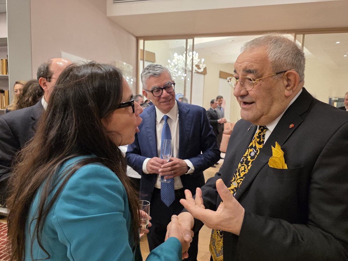 Italy in UK tweet media