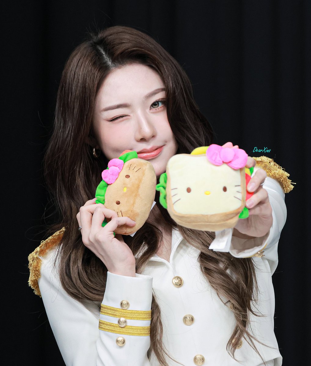 DearXins's tweet photo. 260322 점프업 팬사인회 4P 
#triples #트리플에스 #xinyu #신위 https://t.co/93a05sIbuC