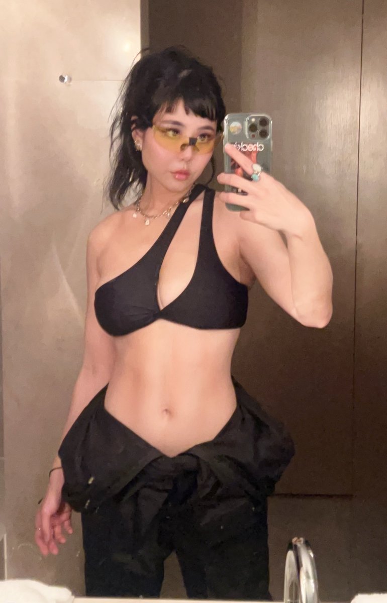 sarah א‎ tweet media