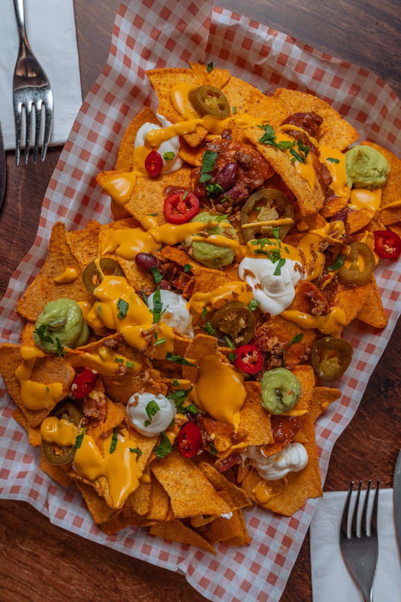 adashandasplash's tweet image. Loaded, layered, made for sharing

Capturing texture and details at @angussteakhouse: sharing nachos piled high with chilli beef, cheese sauce, tomato salsa, guacamole, sour cream and jalapeños

Are you team close ups or action? 🌮 #nachos #fastcasual #londonfoodphotography