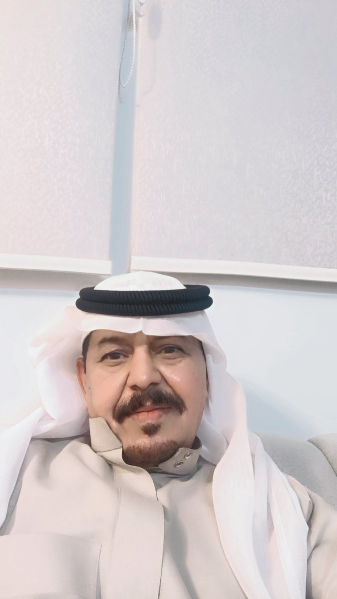 gf513's tweet photo. ليست الصورة حين تُرتَّب أجمل بل حين تقول ما لا يُرتَّب، وهكذا الحياة شيء من بعثرة تُربك العين وطمأنينة تُرتّب القلب، نأتيها بنقص ظاهر ونمضي فيها بصدق يكفينا فلا نحن اكتملنا ولا احتجنا أن نكتمل، كل عام وأنتم بخير، كل عام وأنتم كما أنتم خفّة روح ودفء حضور وجمال لا يُصنع بل يُرى https://t.co/s81ubjhWFq