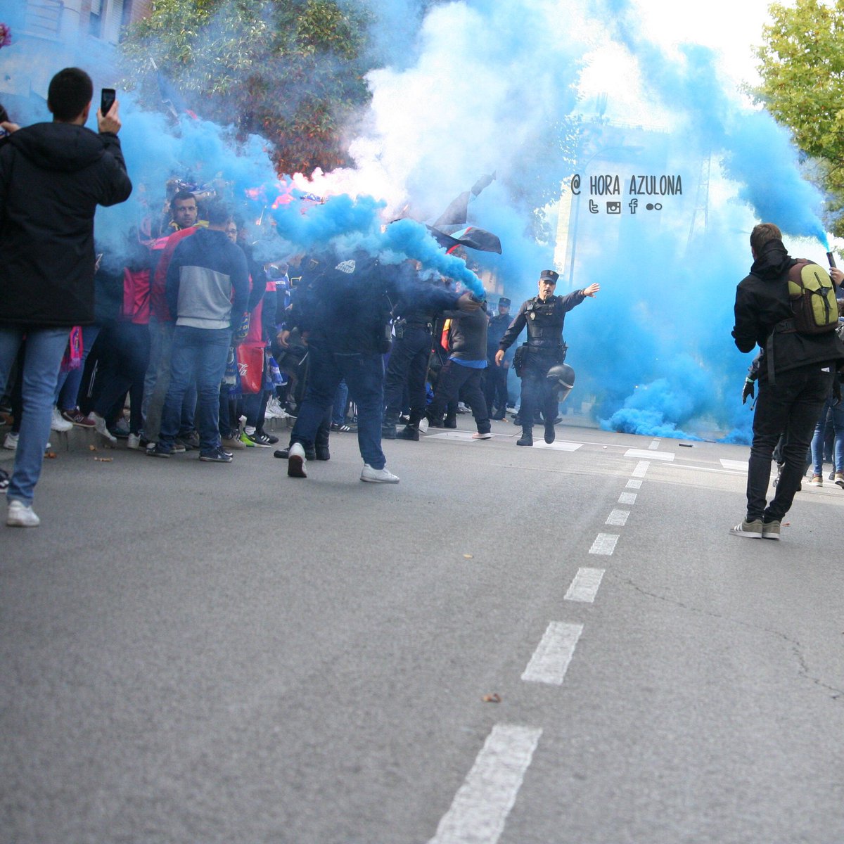 Hora Azulona tweet media