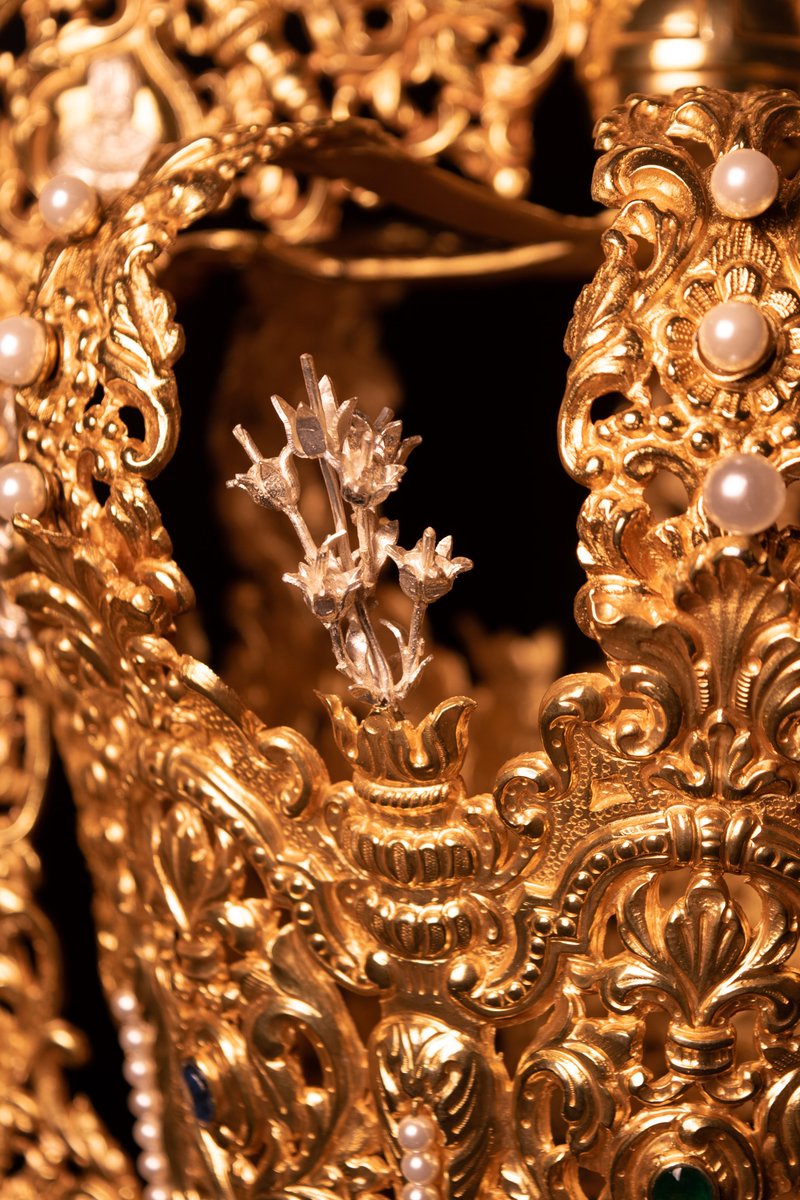 jesusdealcala's tweet photo. La corona de salida de la Santísima Virgen ha sido sometida a un proceso integral de restauración para devolver el máximo esplendor a tan destacada pieza del ajuar de nuestra Madre.

Restauración a cargo de orfebrería Bernet.

#jesúsdealcalá https://t.co/tw5NrkMymb