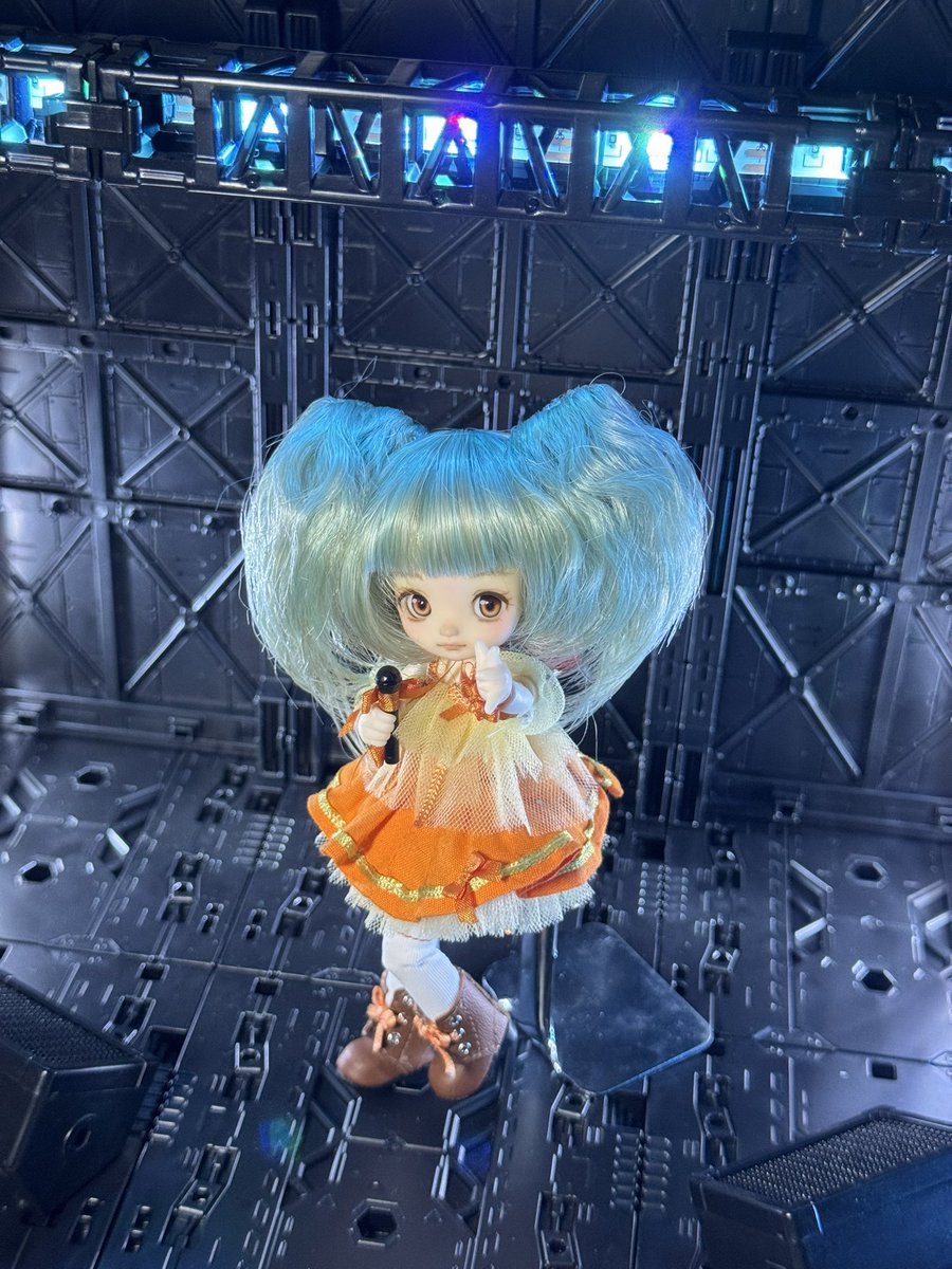 syooo0416's tweet photo. キラっ⭐︎

#マクロスF
#ランカ・リー
#larimar_revi 
#ピコPボディ
ヘッドメイク、衣装つくりました(◍′◡‵◍) https://t.co/Bw5CPPGSK5