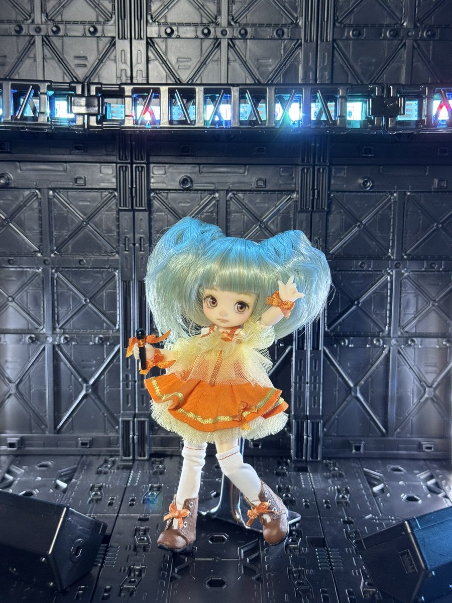 syooo0416's tweet photo. キラっ⭐︎

#マクロスF
#ランカ・リー
#larimar_revi 
#ピコPボディ
ヘッドメイク、衣装つくりました(◍′◡‵◍) https://t.co/Bw5CPPGSK5