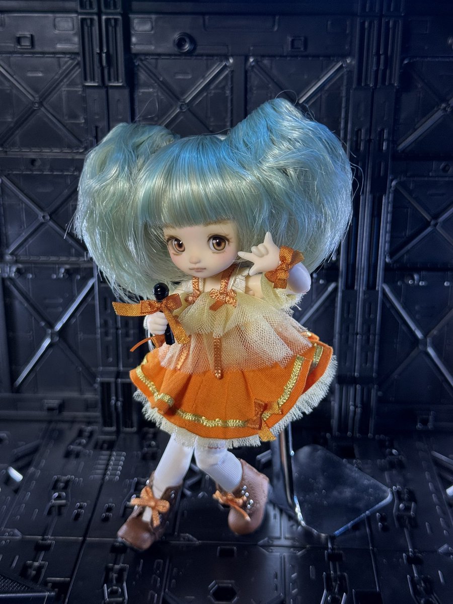 syooo0416's tweet photo. キラっ⭐︎

#マクロスF
#ランカ・リー
#larimar_revi 
#ピコPボディ
ヘッドメイク、衣装つくりました(◍′◡‵◍) https://t.co/Bw5CPPGSK5