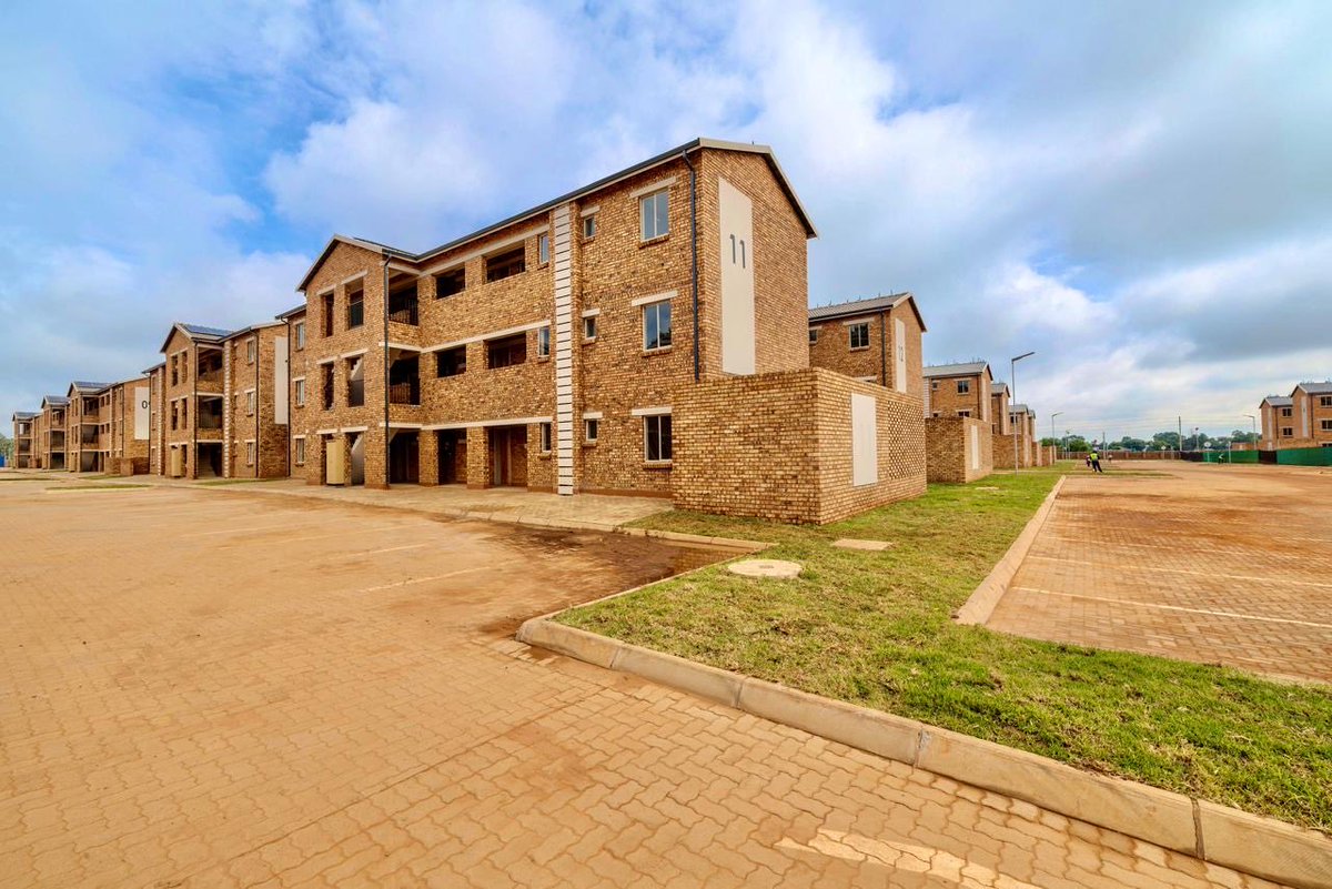 Panyaza Lesufi tweet media