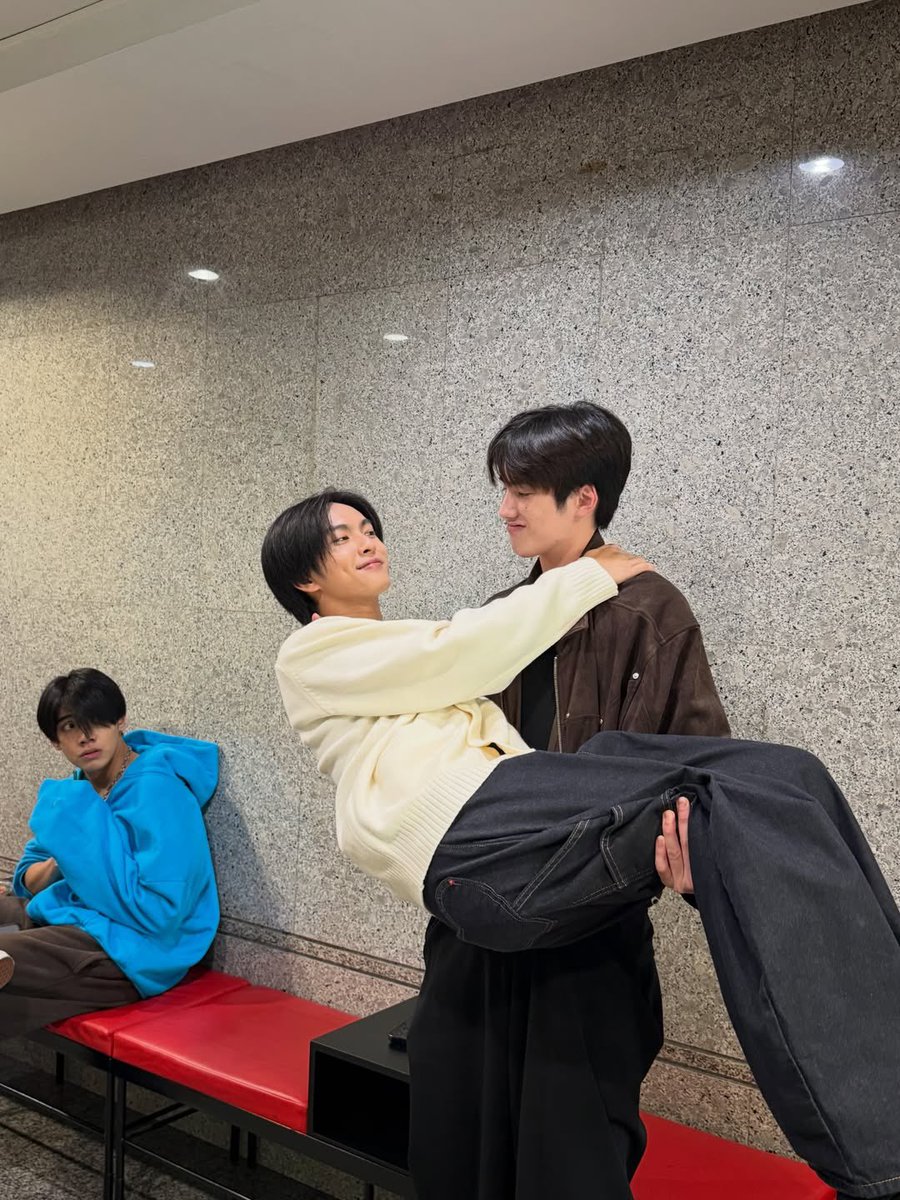 PHUTATCHAI OFFICIAL 🏒🎤 tweet media