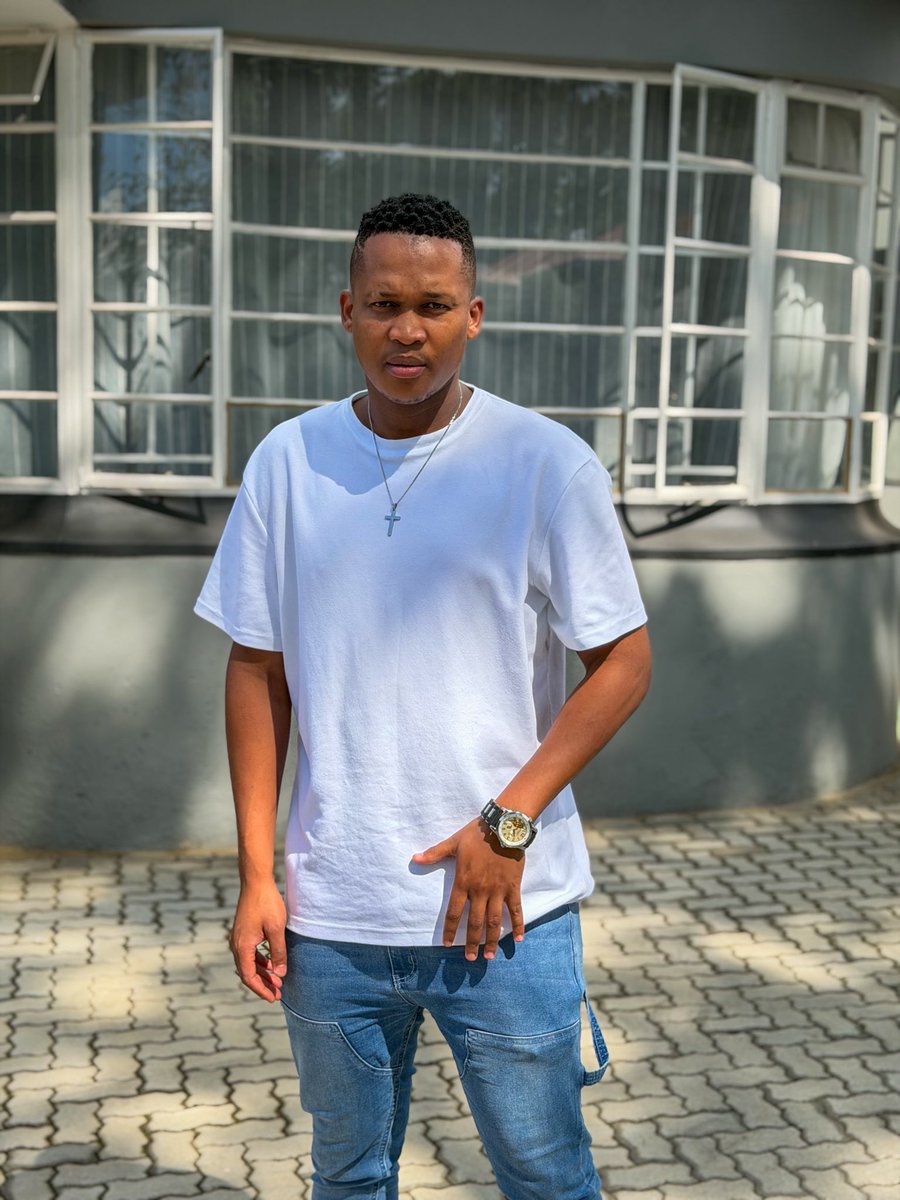 realbravob's tweet photo. First FACEBOOK LIVE done &amp; dusted! Let’s meet at 3pm on Instagram live🤩 

PLEASE FOLLOW ALL SOCIALS TO STAY UPDATED👇🏽

https://t.co/tVVHfZCBkm https://t.co/iYFA17vbnX