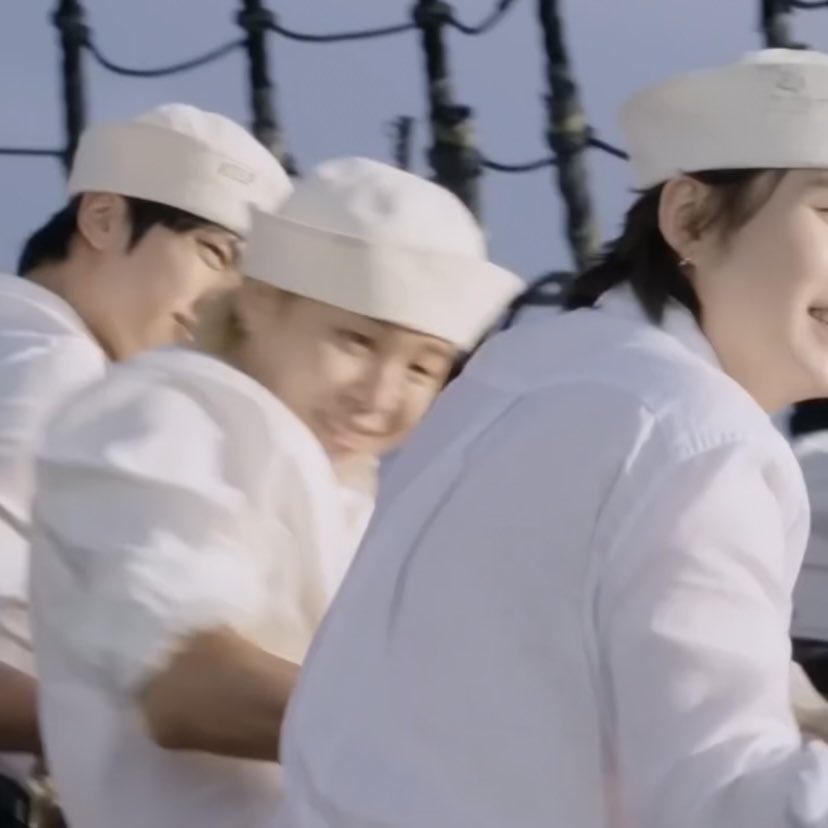 𝐻𝑈𝐻𝑈☺︎︎ tweet media