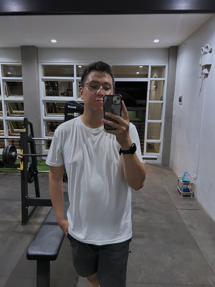 Hugot King💯 tweet media