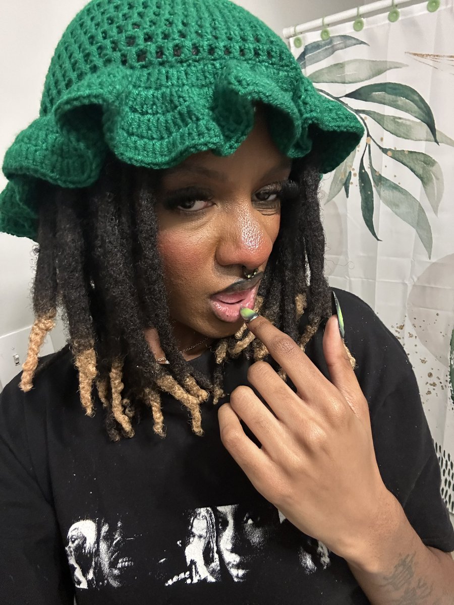 sanaa ✿ tweet media