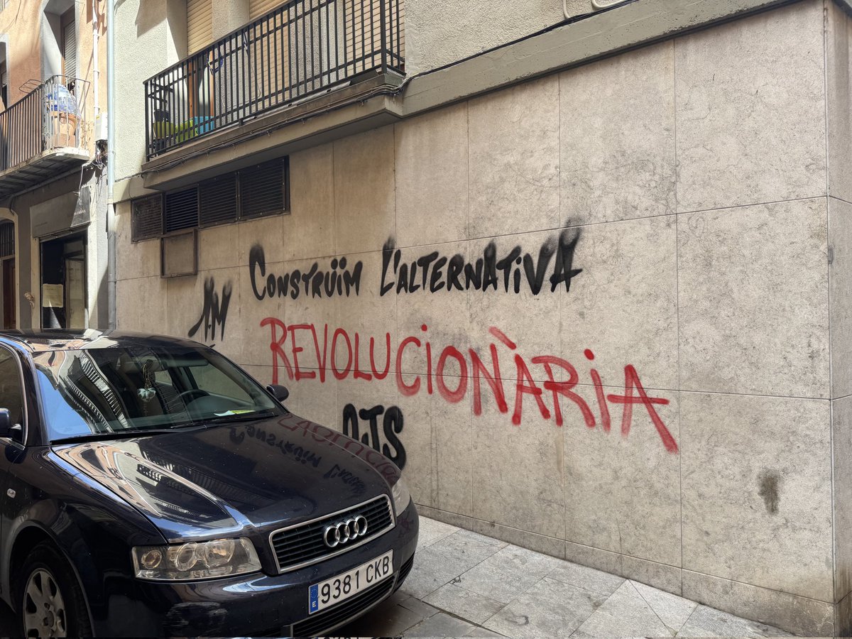 jderibs's tweet photo. Et deixem més fotos per l'expedient si no les has vist ;)

#1M Plantem cara a la guerra i el feixisme! https://t.co/YsWv5GWhVQ