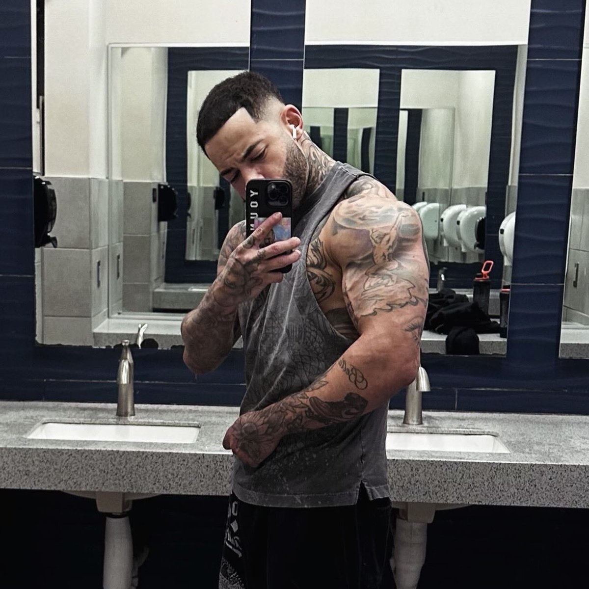 Fresh prince of mid air. ⟡ @TheTreyMiguel parody. tweet media