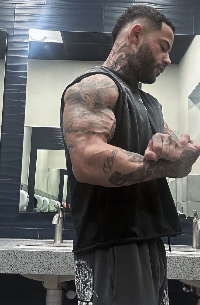 Fresh prince of mid air. ⟡ @TheTreyMiguel parody. tweet media