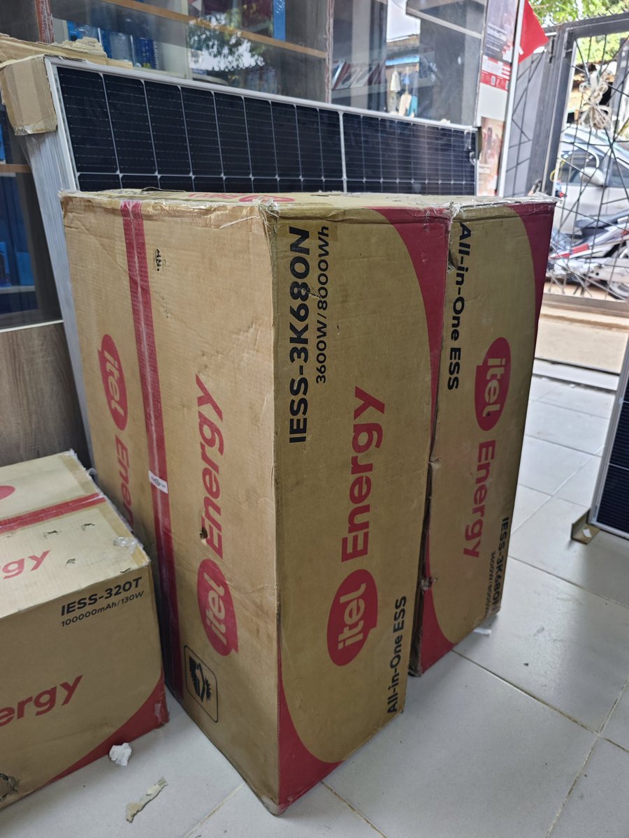 Val_Gadget's tweet photo. 3. ITEL All-in-One ESS

3.6kW / 8kWh Energy Storage System
(Powers fridges, TVs, blenders, microwaves, washing machines and basic household appliances)

Price: ₦1,800,000 https://t.co/VqC9kvStGe