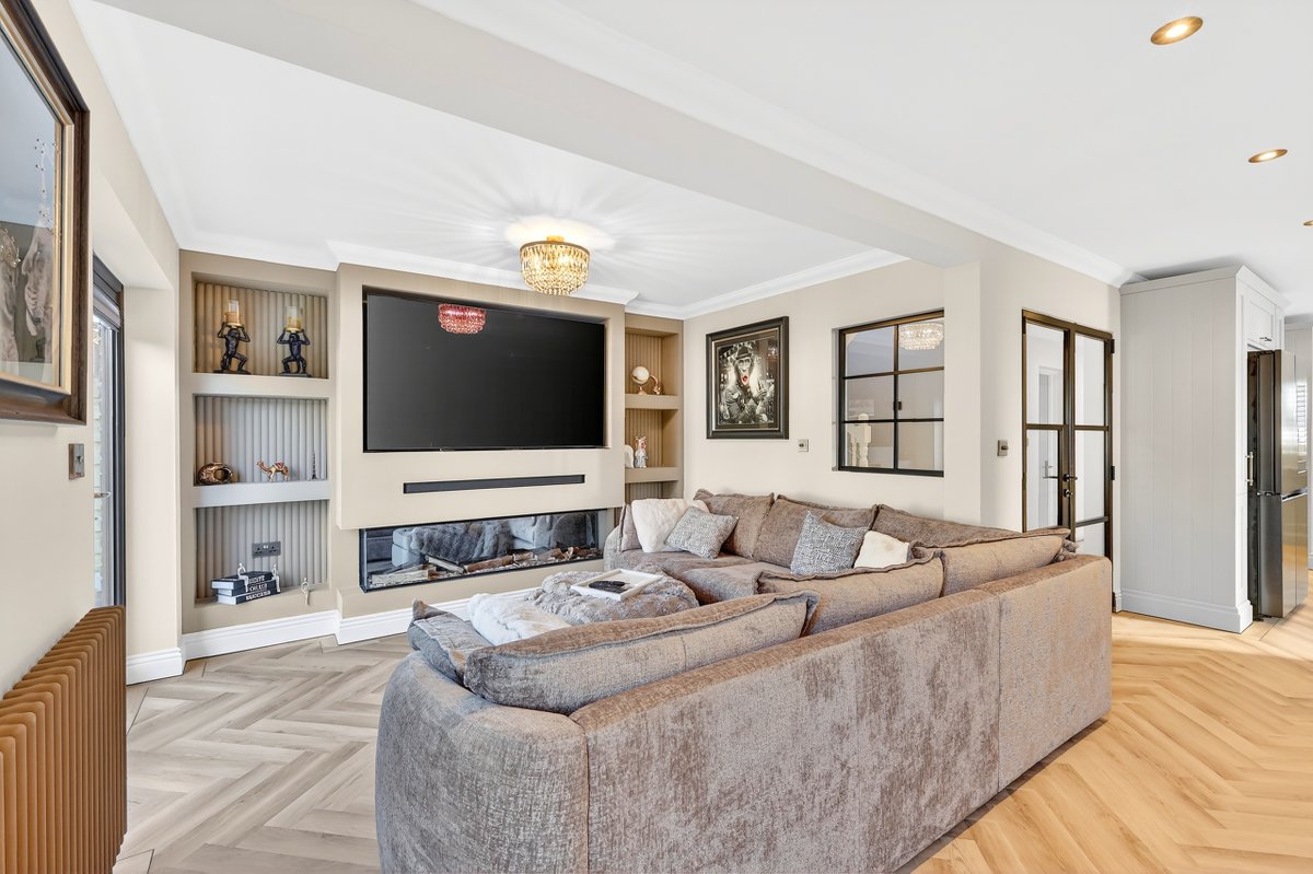 WilAndDon's tweet image. Exceptional 7 bed detached house, finished to a very high standard. 
 📍St. Clements Road, Benfleet 
🏠 Detached house
 🛁2 bathrooms  
💷Guide Price £875,000 - £900,000
📞 01268 755252
williamsanddonovan.com/properties/215…
#Benfleet
#Sevenbedrooms
#estateagents