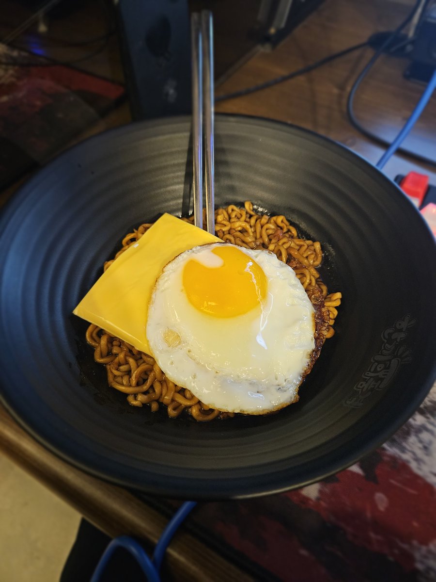 화려한용 tweet media