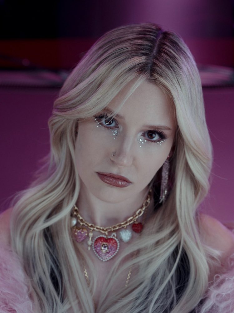 ℰ⭐️ tweet media