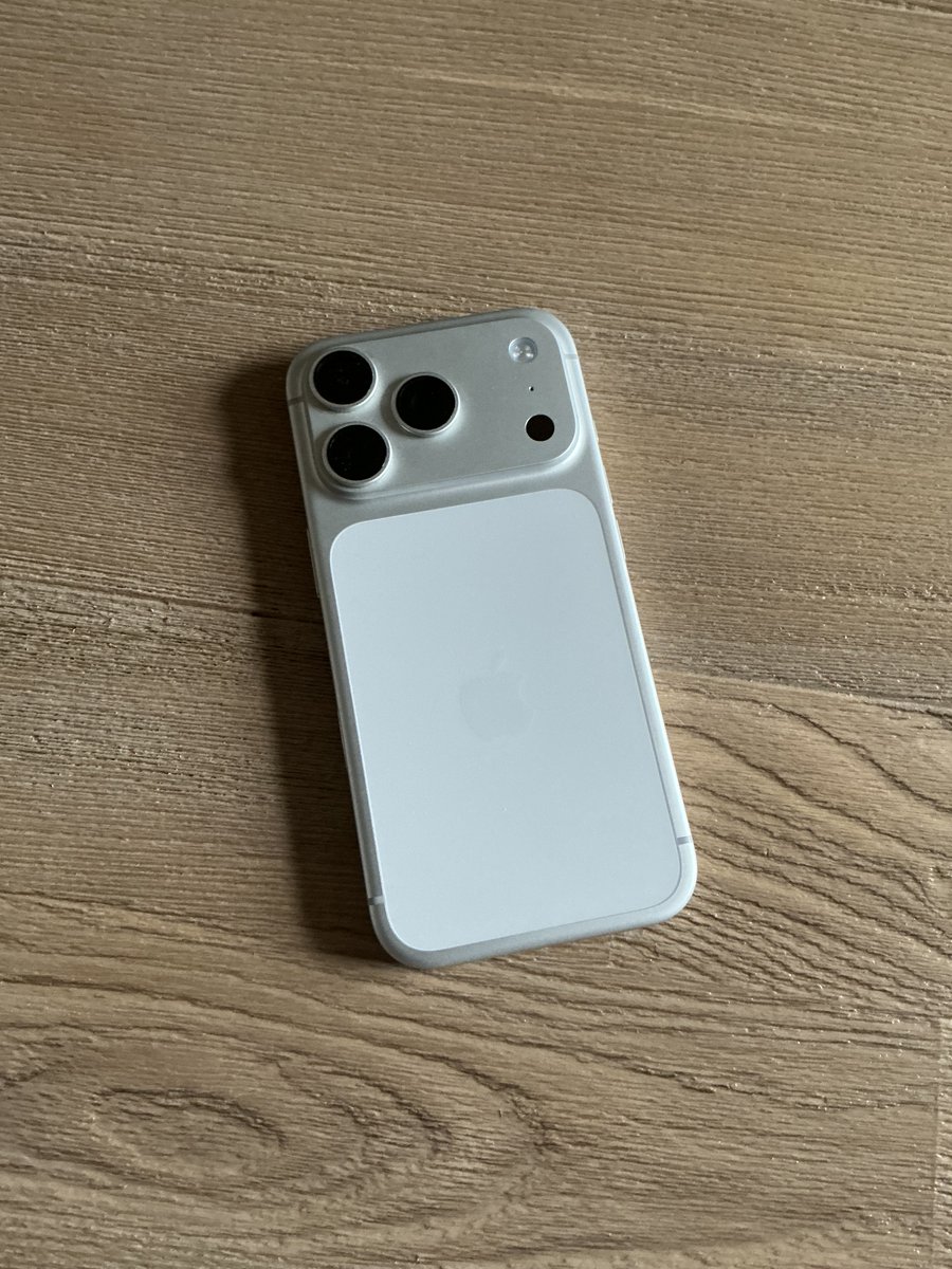 AppleGeek tweet media