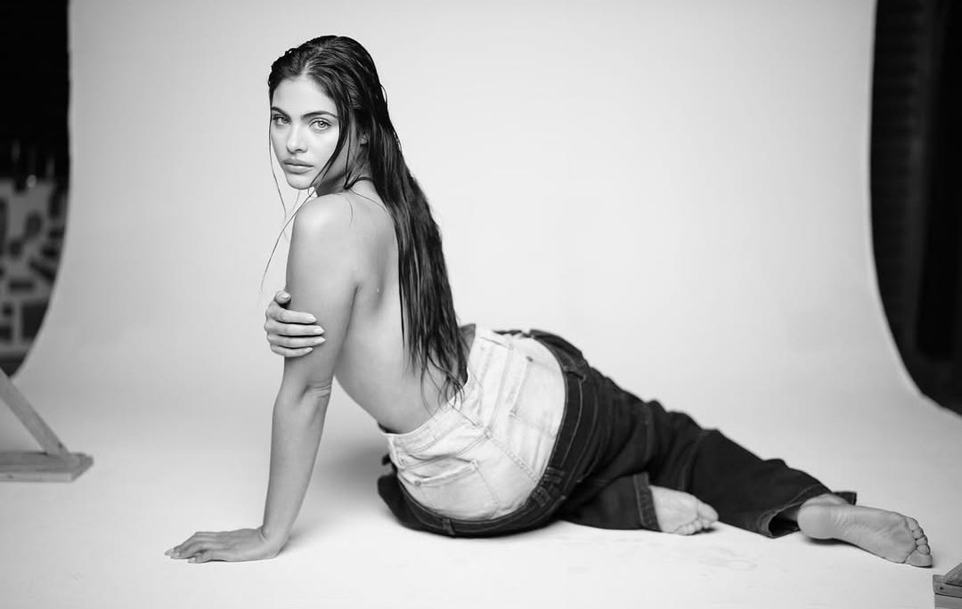 Evie Sinclaire tweet media