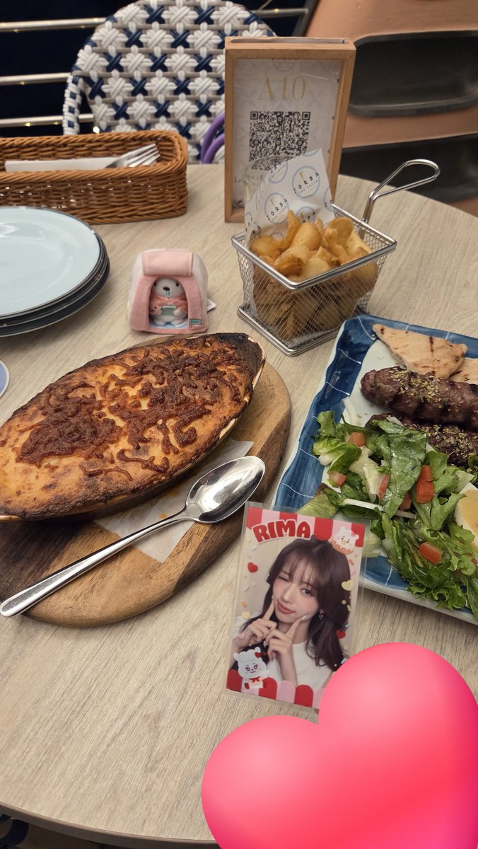 リマちゃん、22歳のお誕生日おめでとう！🎊🎂😘

昨日、友人たちと夕食をとった際、マーちゃんの大好物であるミートソースパスタを食べました🍝

マーちゃんの健康と幸せが続くことを願っています🙏 we love you always ❤️ 

#RIMA_bubble #RIMA #NiziU
#HappyRIMADay
#リマとならどんな日もHappyday