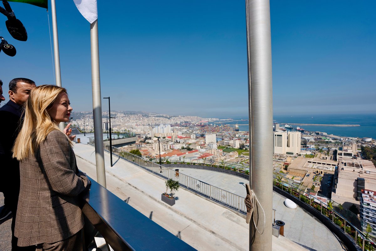 Decode39 English tweet media