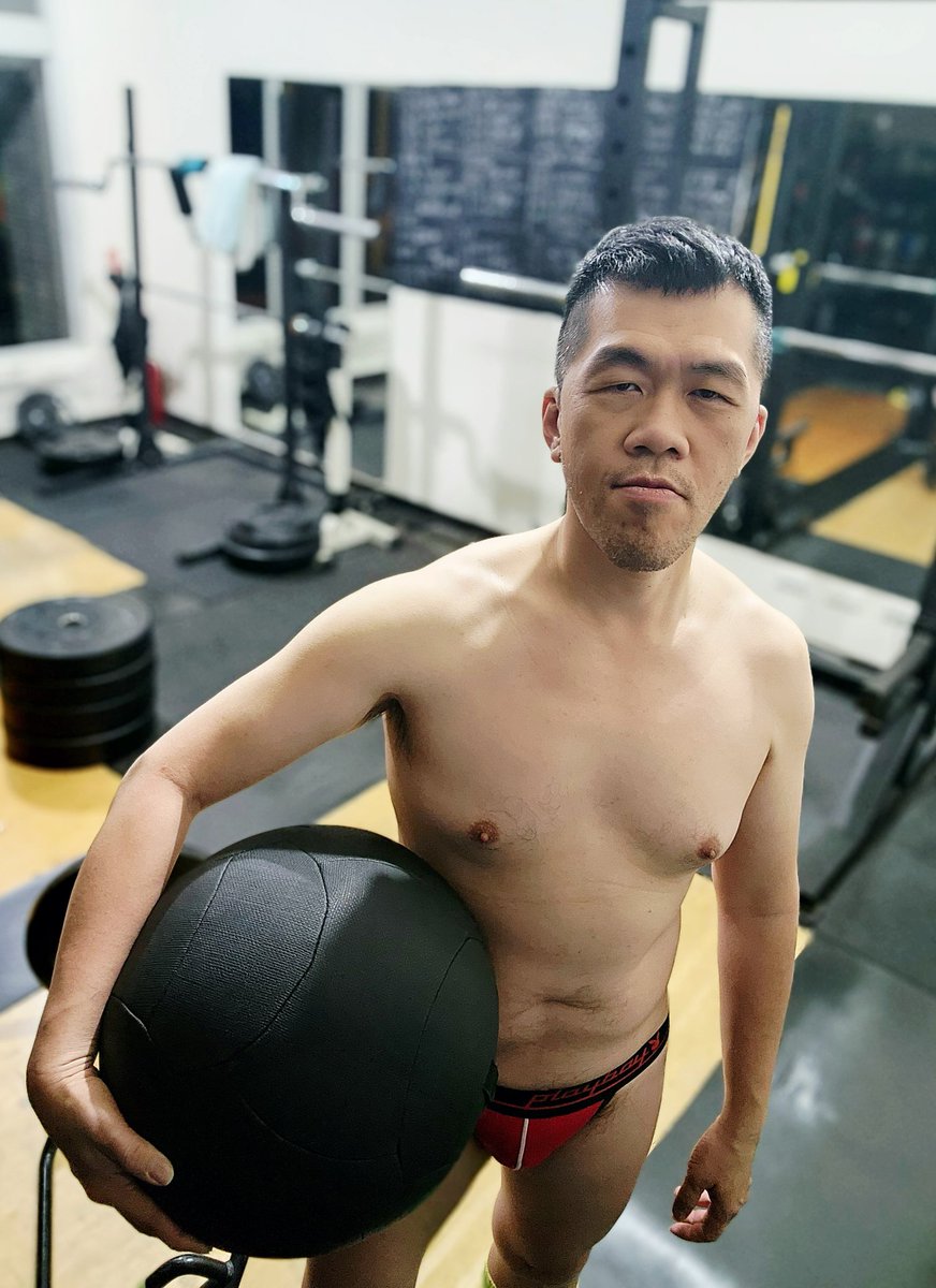 人到中年以後最頂的智慧
1. 尊重每一隻青蛙 和他的井
2. 不炫耀 不訴苦 不拆穿別人 把身體搞好
     不高估自己 在別人心中的位置 不對人有期望
5. 主動教人 免費教人 等於結仇
6. 很多事情不是非黑即白 
     大部分時候是灰的
最後 只有四樣東西屬於你..
健康身體 流露的情緒
可用的金錢 可用的時間